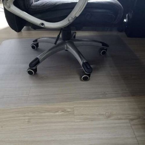 MATA OCHRONNA POD KRZESŁO 100X140CM RUHHY- MLECZNA