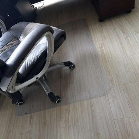 MATA OCHRONNA POD KRZESŁO 100X140CM RUHHY- MLECZNA