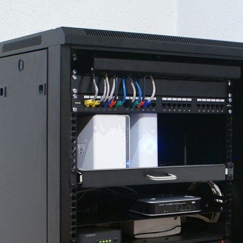 Qoltec 54509 Półka z uchwytem do szafy RACK | 600*600 | Wysuwana | Czarna Qoltec 54509 Półka z uchwytem do szafy RACK | 600*600 | Wysuwana | Czarna