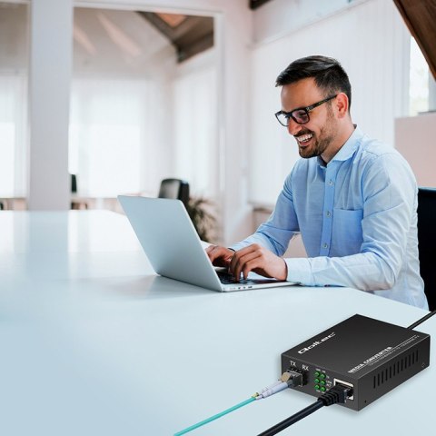 Qoltec Dwukierunkowy Media Konwerter SWITCH Ethernet 1x RJ45 1x SFP| 1000Mb/s | 5V