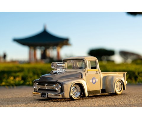 Model samochodu Jada Toys Street Fighter 1956 Ford Pickup 1:24