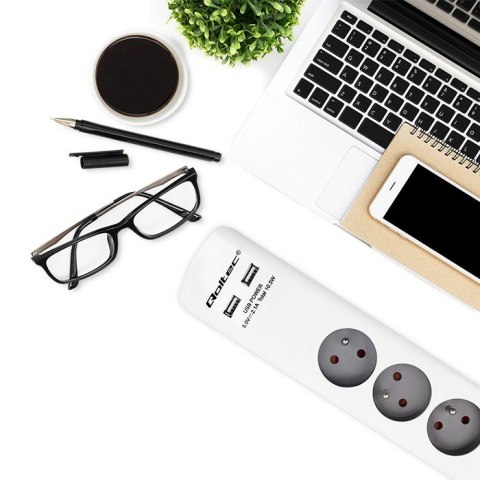 QOLTEC LISTWA ZASILAJĄCA ANTYPRZEPIĘCIOWA | 6 GNIAZD | 2 X USB | 1.8M | BIAŁO-SZARA QOLTEC LISTWA ZASILAJĄCA ANTYPRZEPIĘCIOWA | 6 GNIAZD | 2 X USB | 1.8M | BIAŁO-SZARA