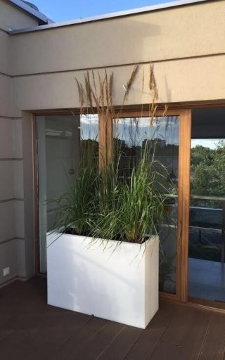 BIAŁA DONICA PROSTOKĄTNA LONGERINO Z OŚWIETLENIEM