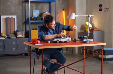 LEGO Creator Expert 10300 Wehikuł czasu z „Powrotu do przyszłości" LEGO Creator Expert 10300 Wehikuł czasu z „Powrotu do przyszłości"