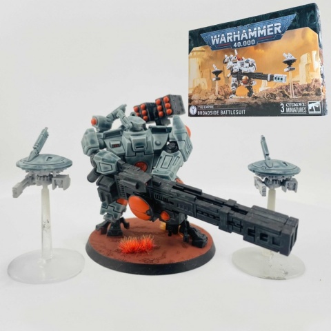 Warhammer 40K – Tau XV88 Broadside Battlesuit + drony, 91 części, BTC