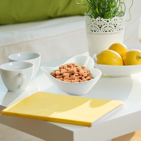 Miseczka miska porcelanowa na przekąski sosy orzeszki serce biała 13x11 cm