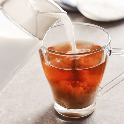 Mlecznik z uchwytem i pokrywką szklany 235 ml