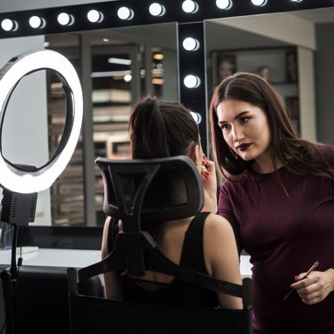 KRZESŁO DO MAKIJAŻU ALUMINIOWE Z ZAGŁÓWKIEM