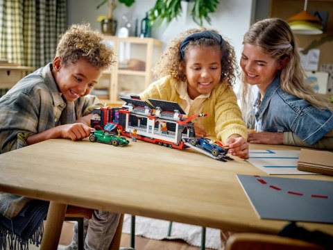 LEGO City 60445 - F1 Ciężarówka z bolidami RB20 i AMR24 F1