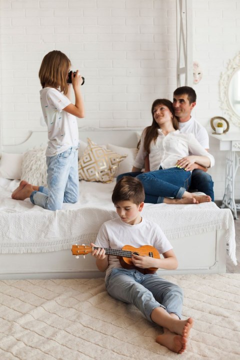 Gitara ukulele dla dzieci drewniana 4 struny nylonowe Gitara ukulele dla dzieci drewniana 4 struny nylonowe