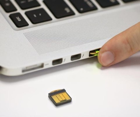 Yubico YubiKey 5 nano Yubico YubiKey 5 nano