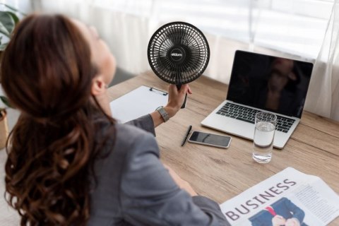 Wentylator biurkowy z klipsem i podstawą 15W Wentylator biurkowy z klipsem i podstawą 15W
