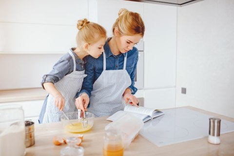 Pomocnik kuchenny dla dzieci - drewniany Pomocnik kuchenny dla dzieci - drewniany