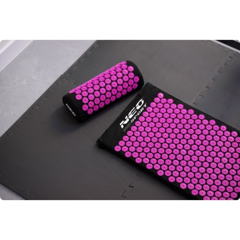 Mata do akupresury z kolcami Neo-Sport NS-900 czarno-purpurowa Mata do akupresury z kolcami Neo-Sport NS-900 czarno-purpurowa