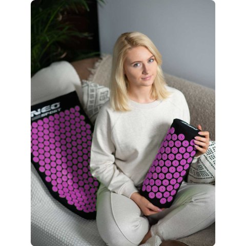 Mata do akupresury z kolcami Neo-Sport NS-900 czarno-purpurowa Mata do akupresury z kolcami Neo-Sport NS-900 czarno-purpurowa